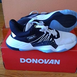 Addidas D.O.N Issue 1, Size Boys 7